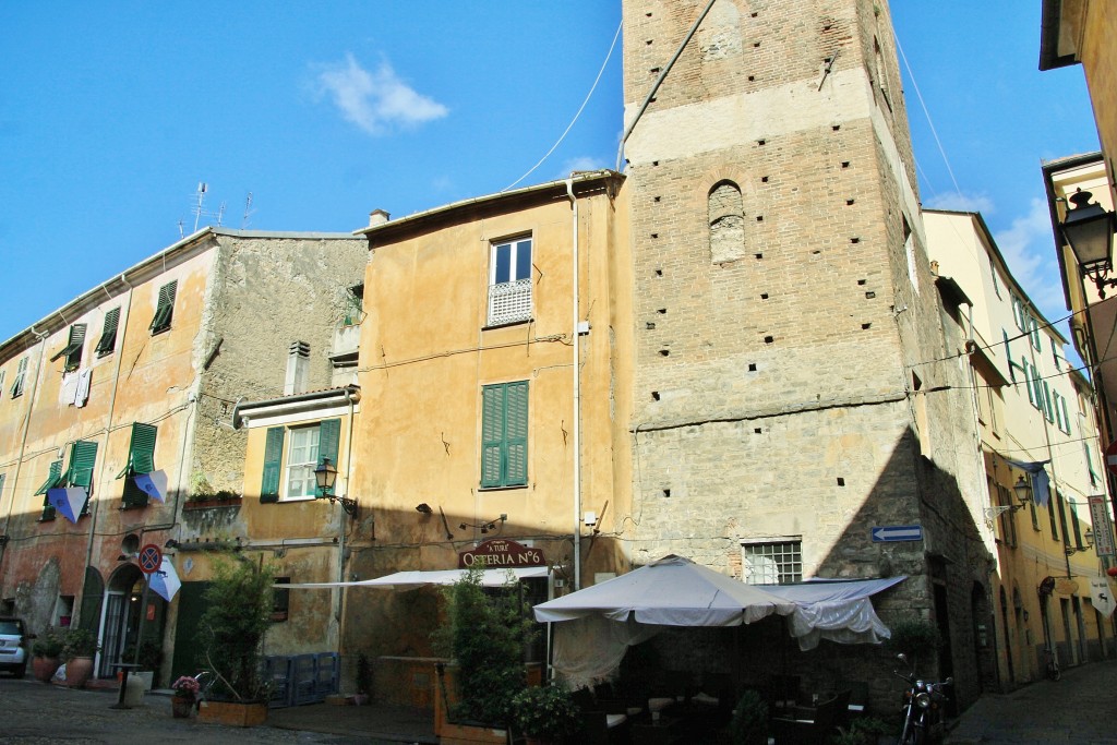 Foto: Centro histórico - Albenga (Liguria), Italia