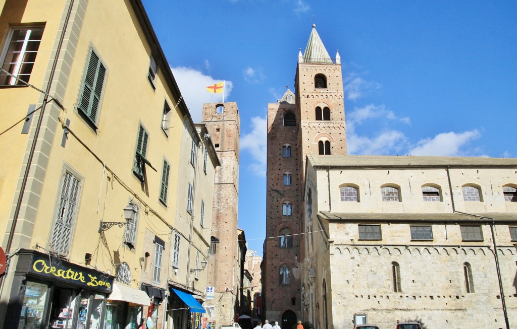 Foto: Centro histórico - Albenga (Liguria), Italia