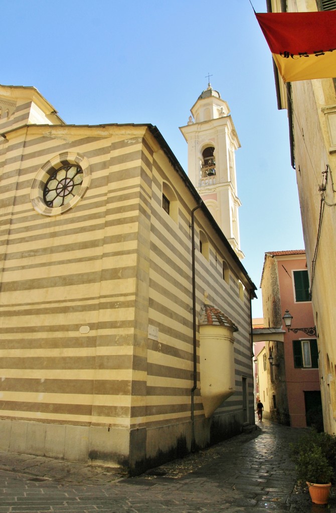 Foto: Centro histórico - Albenga (Liguria), Italia