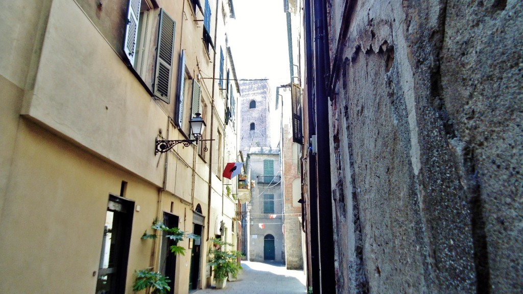 Foto: Centro histórico - Albenga (Liguria), Italia