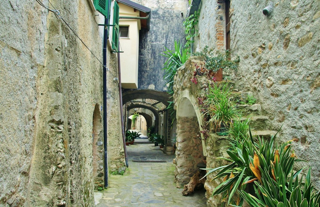 Foto: Centro histórico - Zuccarello (Liguria), Italia