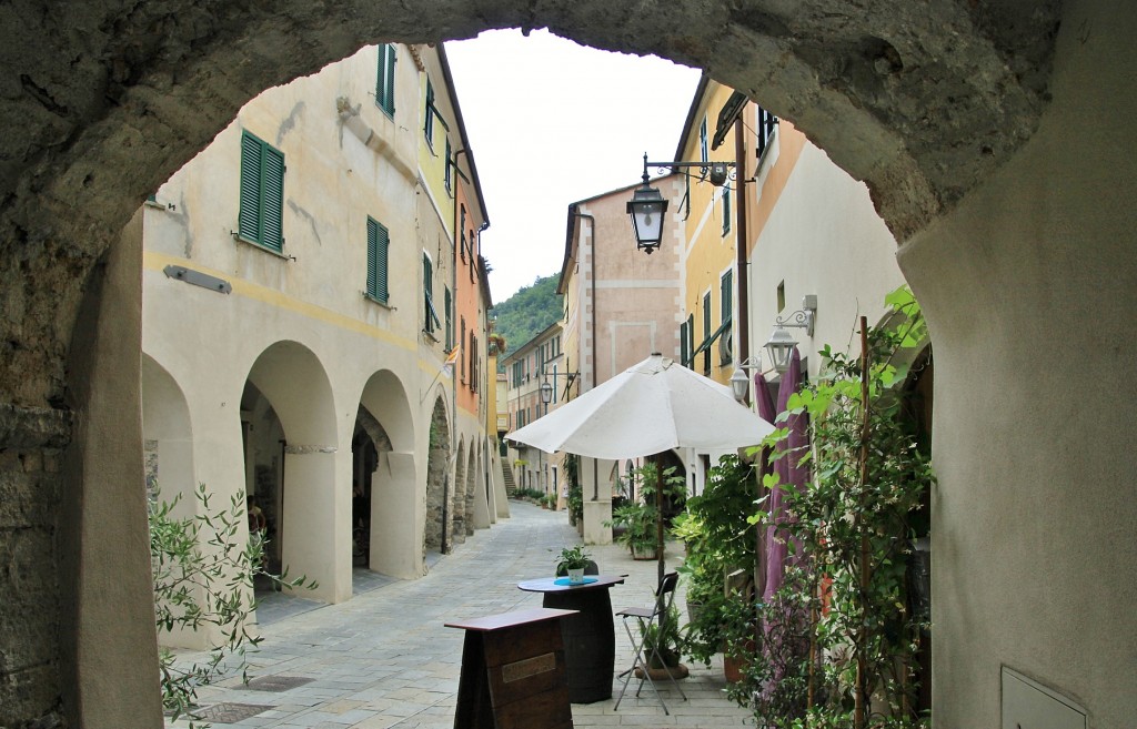 Foto: Centro histórico - Zuccarello (Liguria), Italia