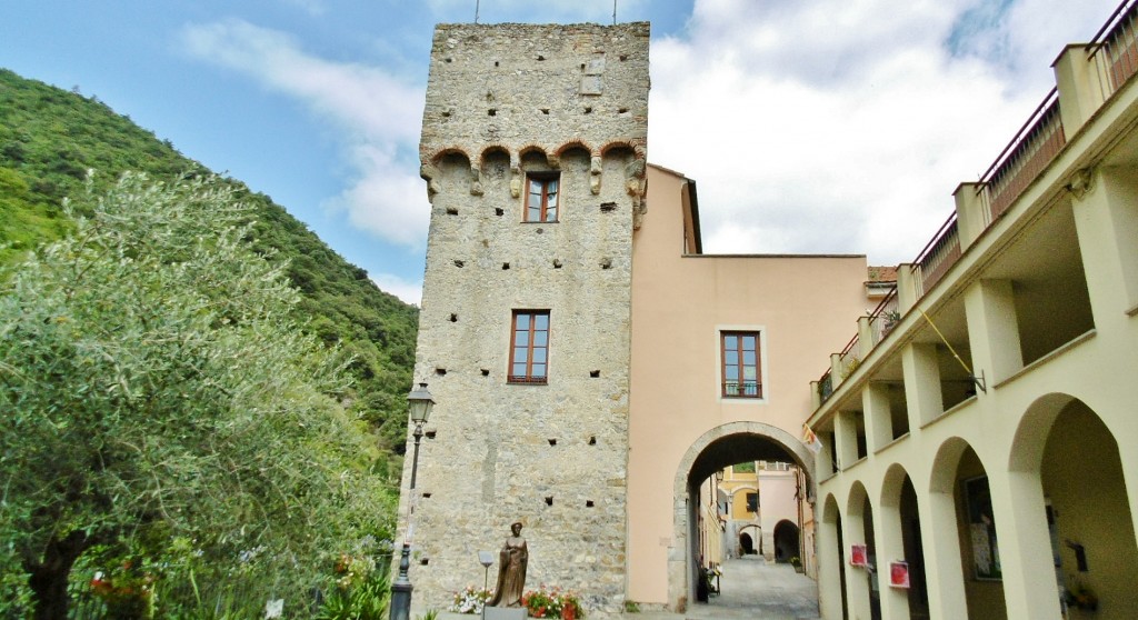Foto: Centro histórico - Zuccarello (Liguria), Italia