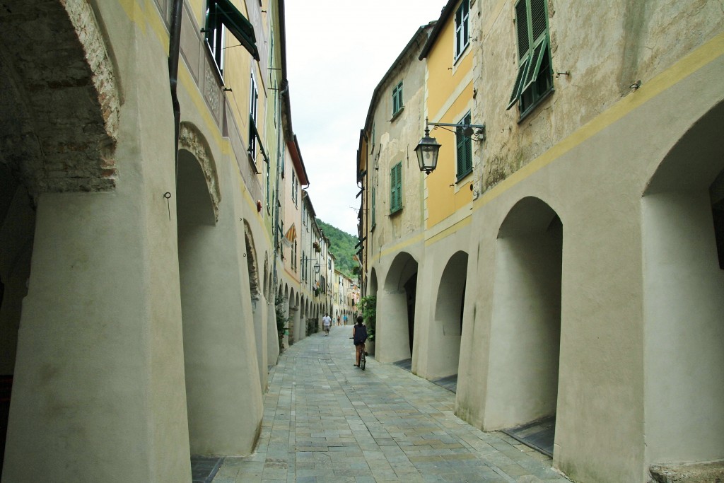 Foto: Centro histórico - Zuccarello (Liguria), Italia