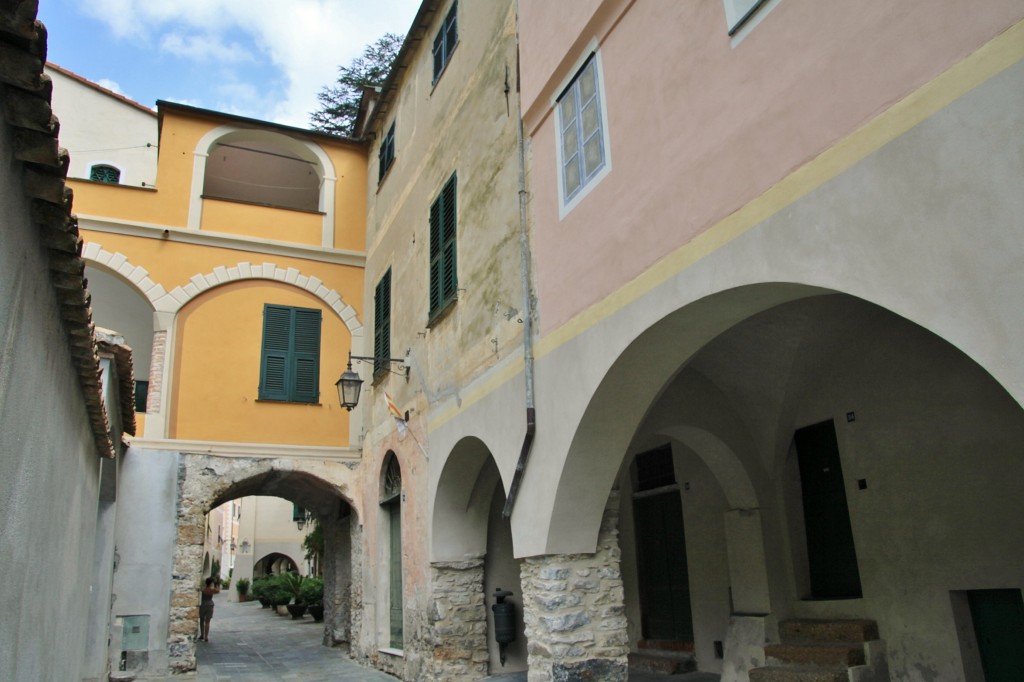 Foto: Centro histórico - Zuccarello (Liguria), Italia