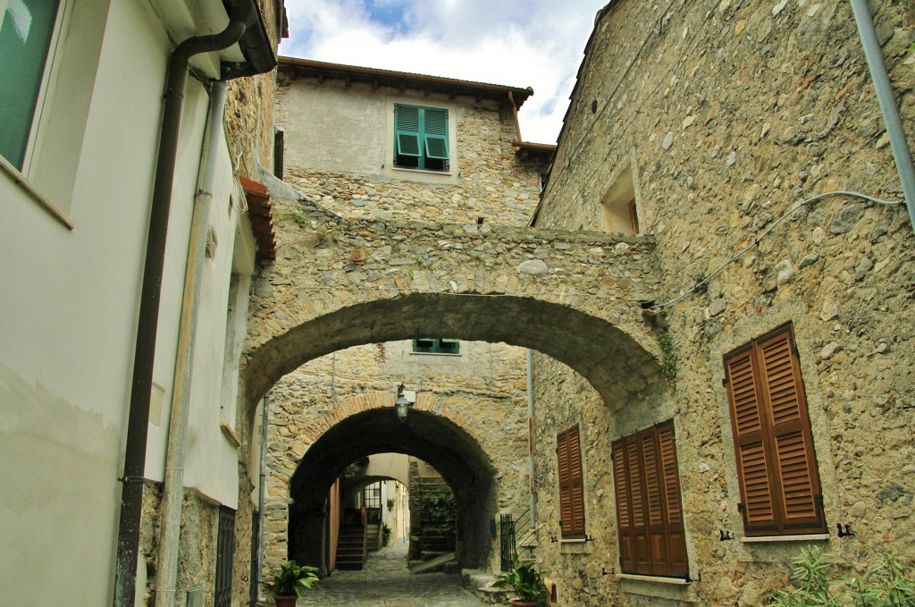 Foto: Centro histórico - Zuccarello (Liguria), Italia