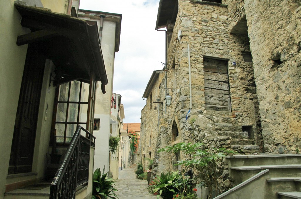 Foto: Centro histórico - Zuccarello (Liguria), Italia