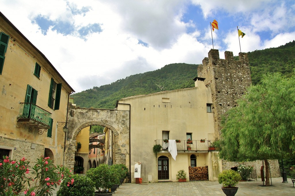 Foto: Centro histórico - Zuccarello (Liguria), Italia