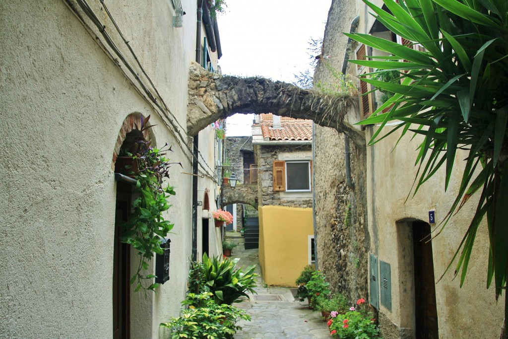 Foto: Centro histórico - Zuccarello (Liguria), Italia
