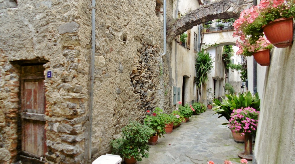 Foto: Centro histórico - Zuccarello (Liguria), Italia