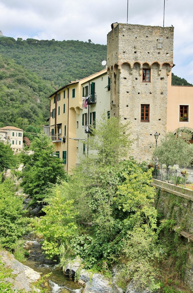 Foto: Centro histórico - Zuccarello (Liguria), Italia