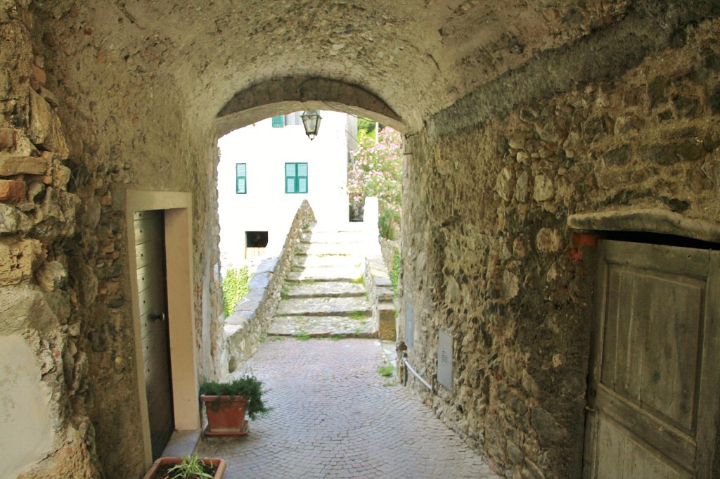 Foto: Centro histórico - Zuccarello (Liguria), Italia