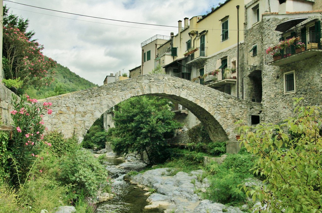 Foto: Centro histórico - Zuccarello (Liguria), Italia