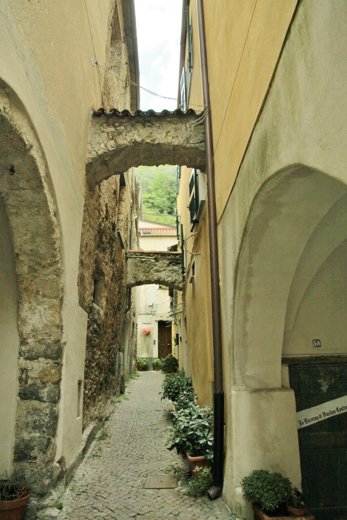 Foto: Centro histórico - Zuccarello (Liguria), Italia