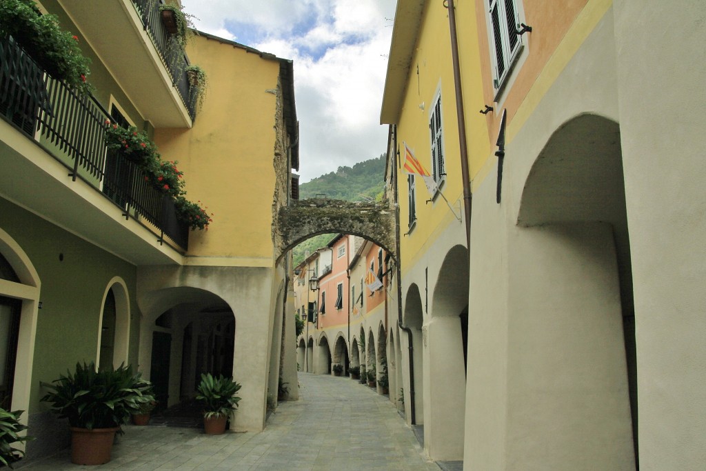 Foto: Centro histórico - Zuccarello (Liguria), Italia