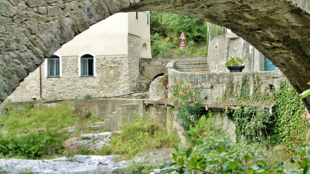 Foto: Centro histórico - Zuccarello (Liguria), Italia