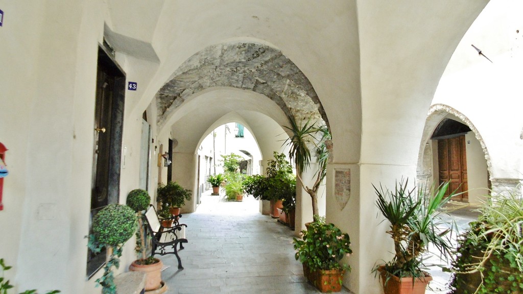 Foto: Centro histórico - Zuccarello (Liguria), Italia