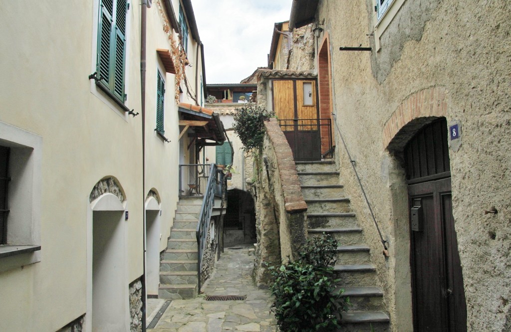 Foto: Centro histórico - Zuccarello (Liguria), Italia