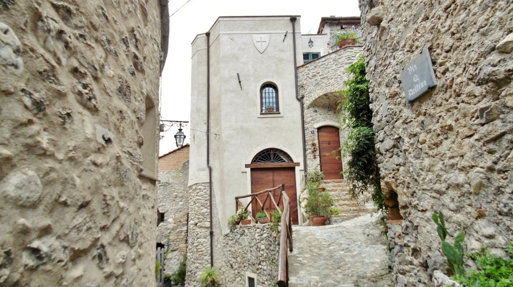 Foto: Centro histórico - Zuccarello (Liguria), Italia