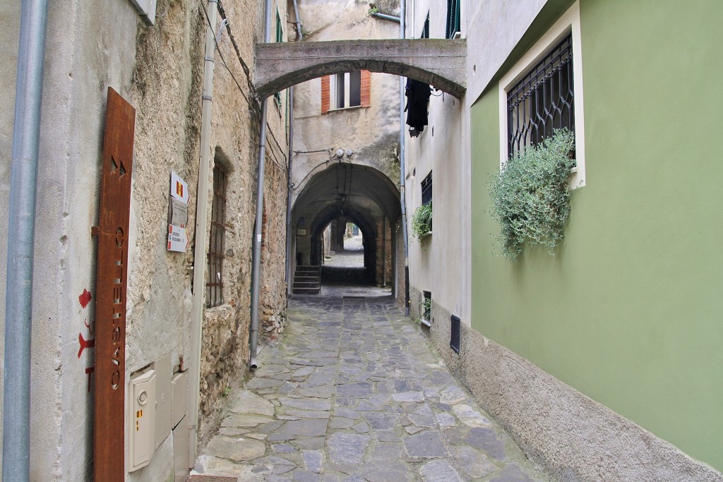 Foto: Centro histórico - Zuccarello (Liguria), Italia