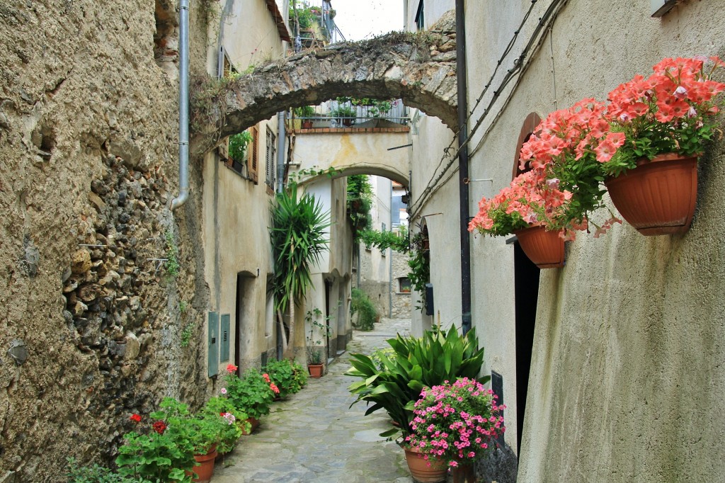 Foto: Centro histórico - Zuccarello (Liguria), Italia