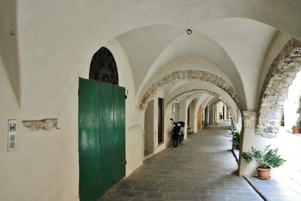 Foto: Centro histórico - Zuccarello (Liguria), Italia