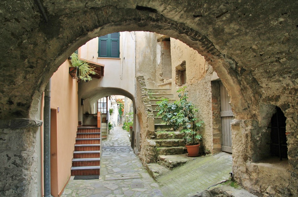 Foto: Centro histórico - Zuccarello (Liguria), Italia