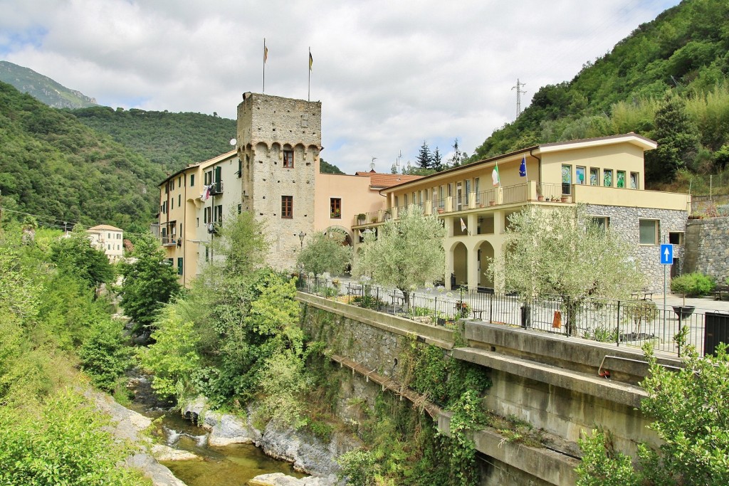 Foto: Centro histórico - Zuccarello (Liguria), Italia