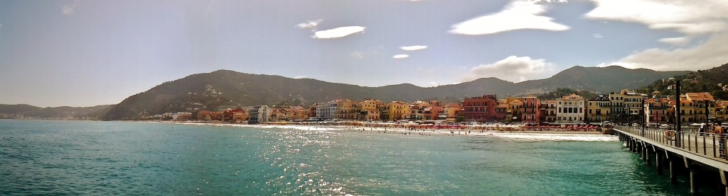 Foto: Vistas desde el Muelle - Alassio (Liguria), Italia