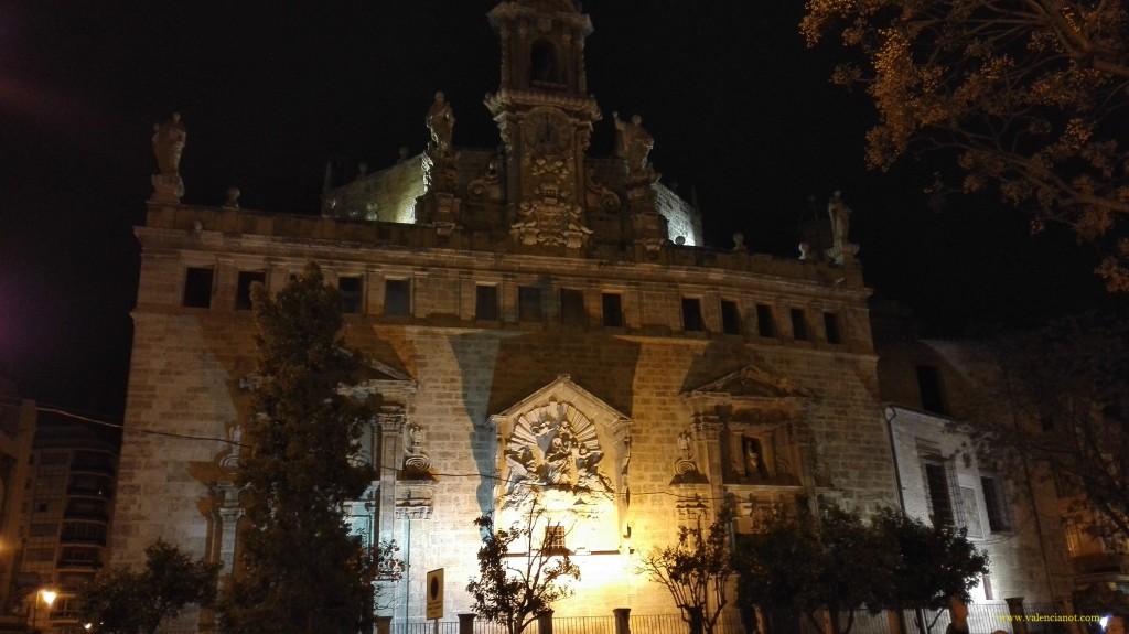 Foto: Real iglesia de los Santos juanes de noche. - València (Comunidad Valenciana), España