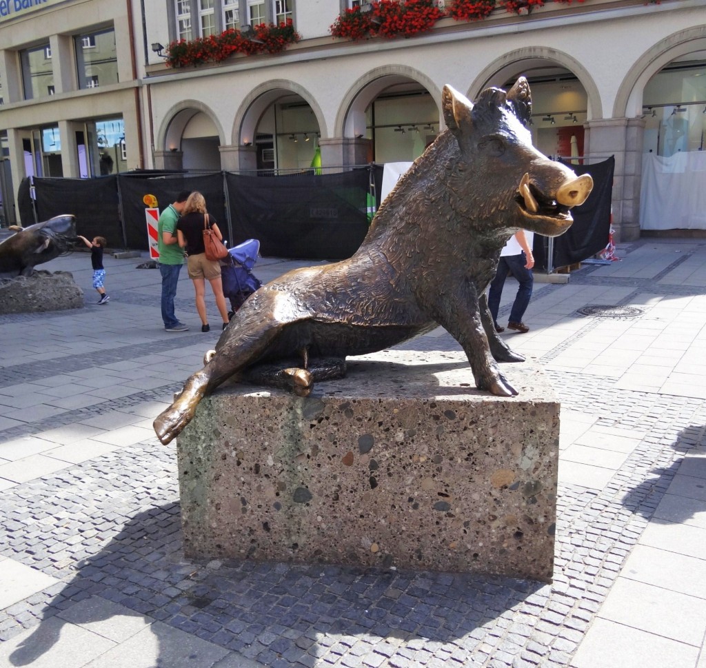 Foto: Sitzender Keiler - München (Bavaria), Alemania