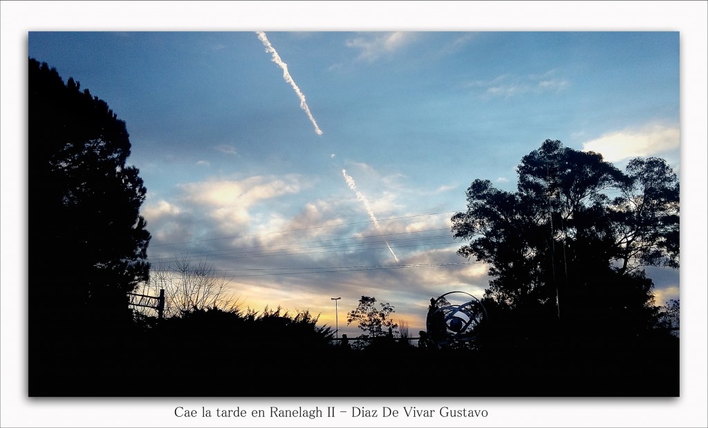 Foto: Cae la tarde en parque Eva Hajduk - Ranelagh (Buenos Aires), Argentina