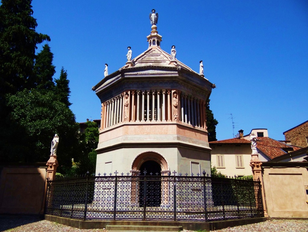 Foto: Battistero della Basilica di S. Maria Maggiore - Bergamo (Lombardy), Italia
