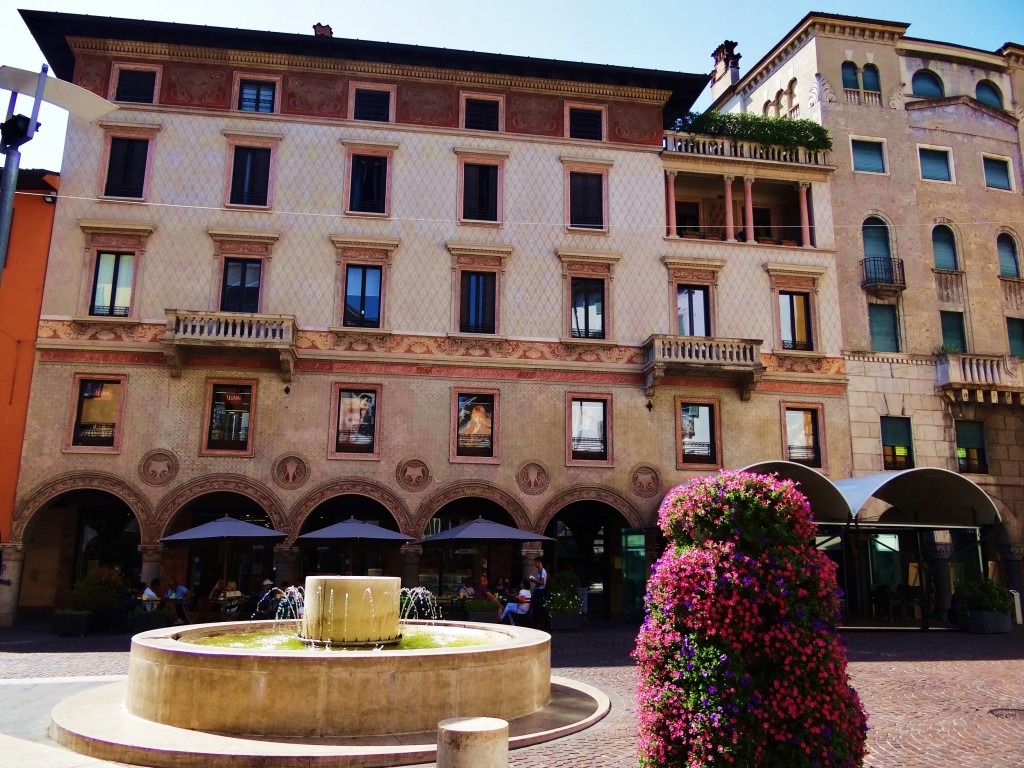 Foto: Largo Nicolò Rezzara - Bergamo (Lombardy), Italia