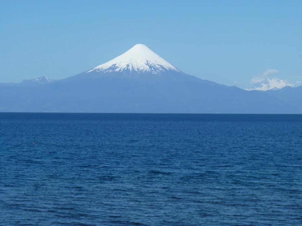 Foto: Lago Llanquihué y volcán Osorno. - Frutillar (Los Lagos), Chile