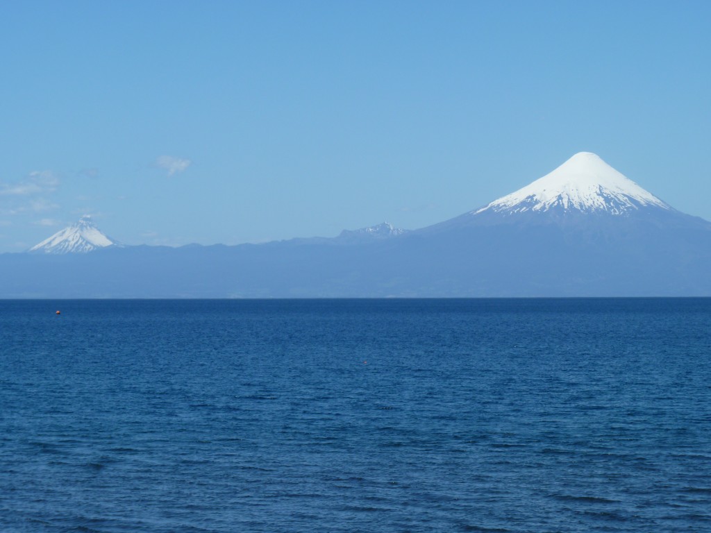 Foto: Lago Llanquihué y volcán Osorno. - Frutillar (Los Lagos), Chile