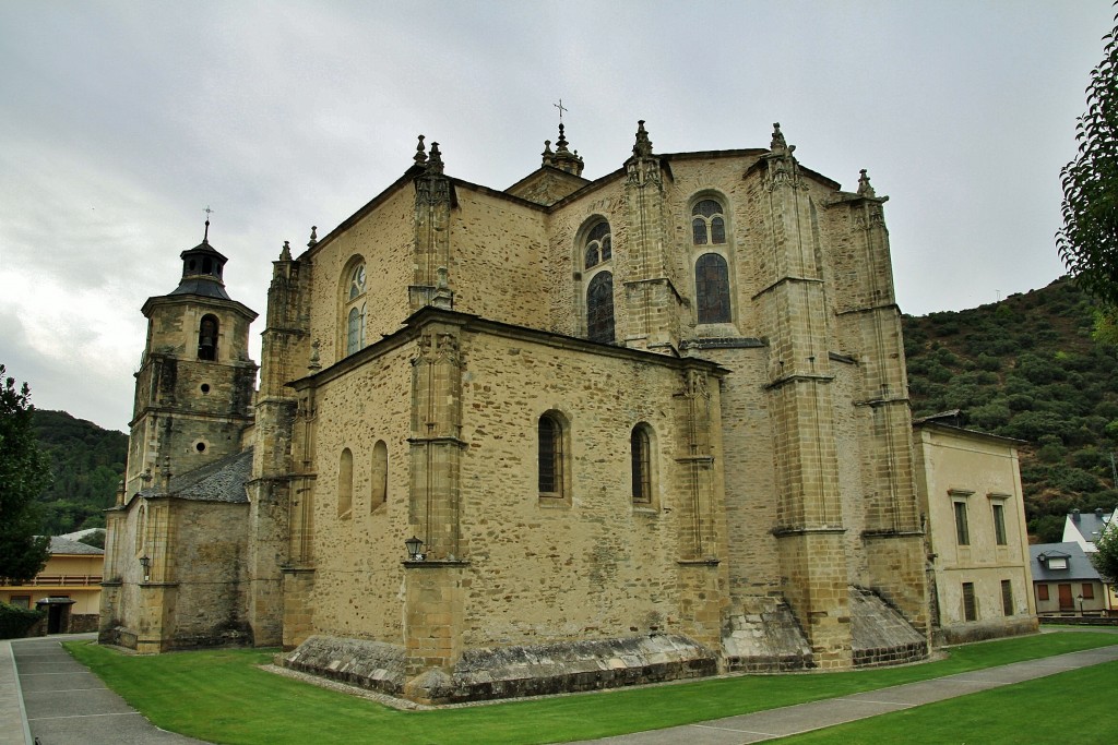 Foto: Colegiata de Santa María de Cluniaes - Villafranca del Bierzo (León), España