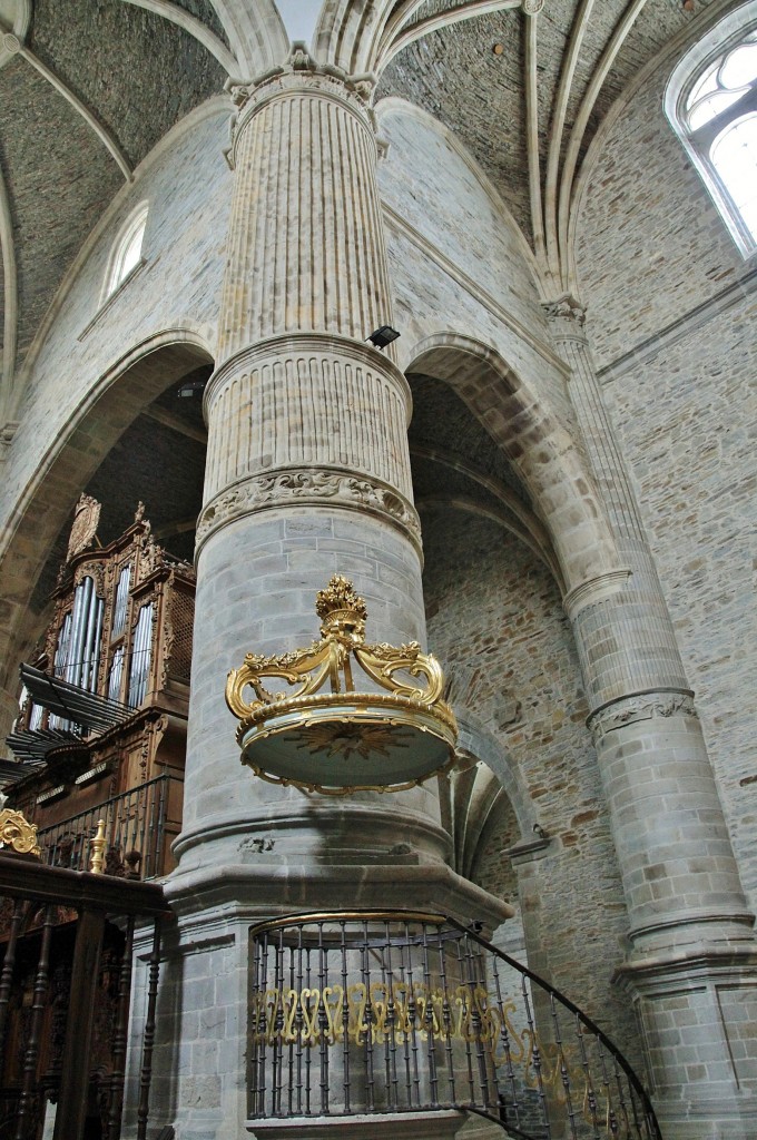 Foto: Colegiata de Santa María - Villafranca del Bierzo (León), España