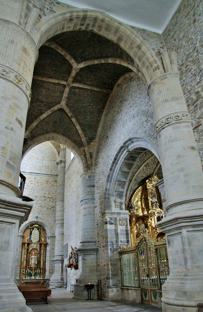 Foto: Colegiata de Santa María - Villafranca del Bierzo (León), España