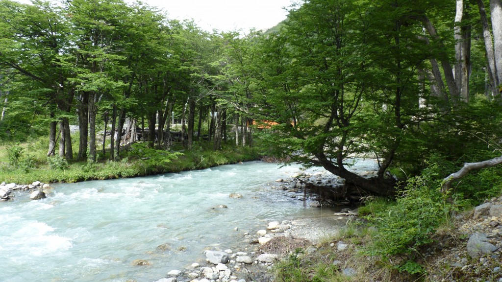 Foto: Camino al Lago del Desierto. Río de las Vueltas. - El Chaltén (Santa Cruz), Argentina