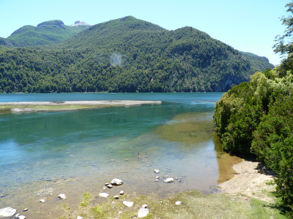 Foto: Río Menéndez. - Parque Nacional Los Alerces (Chubut), Argentina