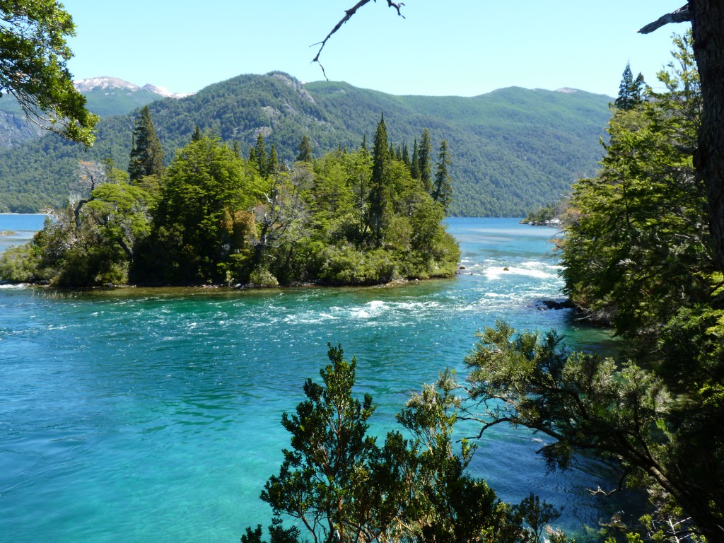 Foto: Río Menéndez. - Parque Nacional Los Alerces (Chubut), Argentina