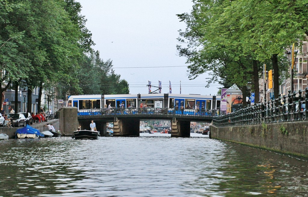 Foto: Navegando por los canales - Amsterdam (North Holland), Países Bajos