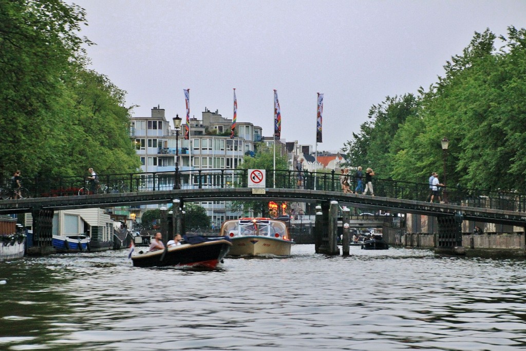 Foto: Navegando por los canales - Amsterdam (North Holland), Países Bajos