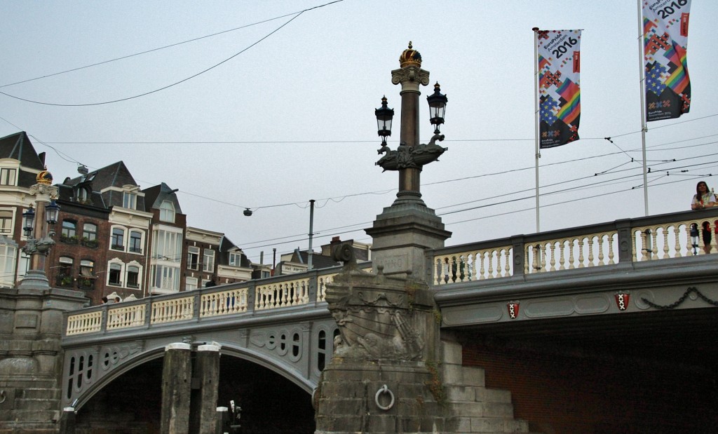 Foto: Navegando por los canales - Amsterdam (North Holland), Países Bajos