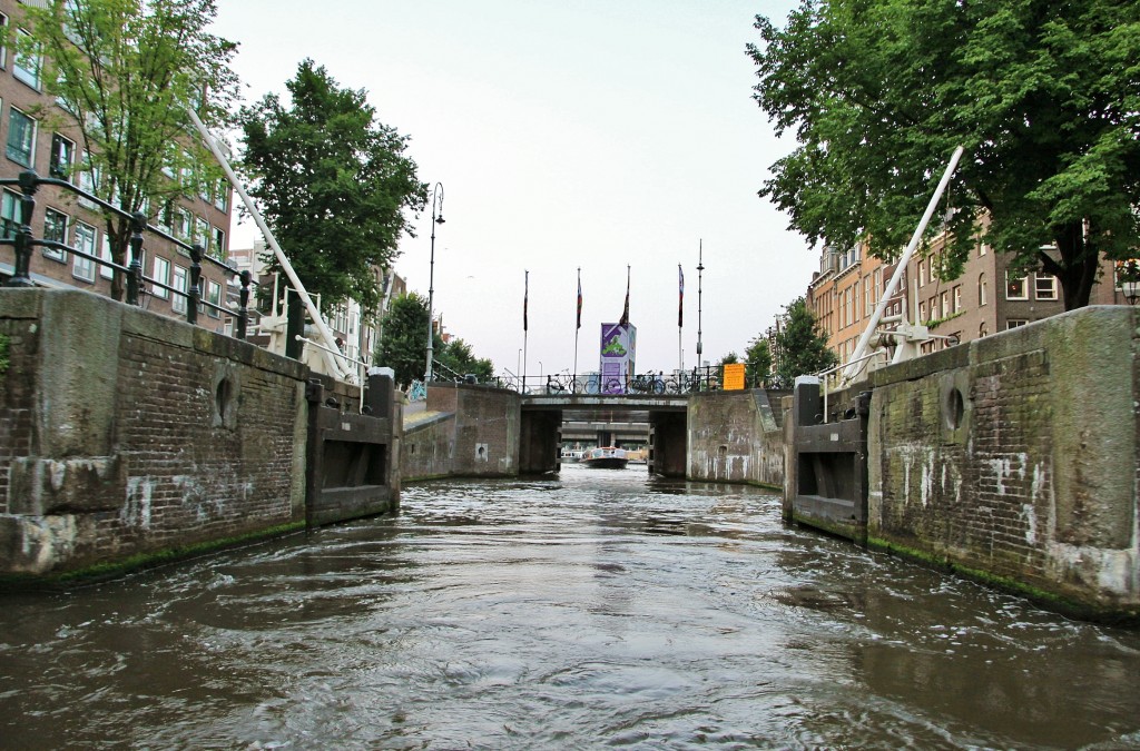 Foto: Navegando por los canales - Amsterdam (North Holland), Países Bajos