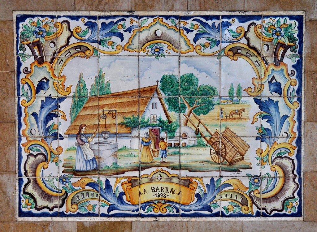 Foto: Mosaico de azulejos - Manises (València), España