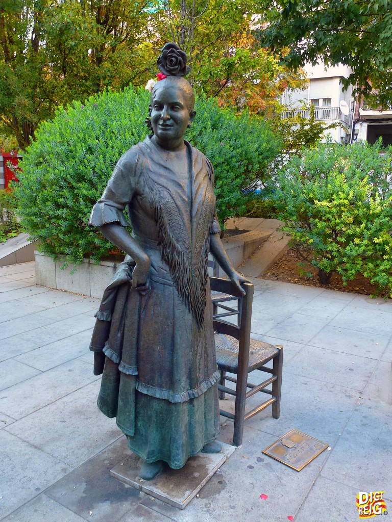 Foto: Escultura de María la Canastera. - Granada (Andalucía), España