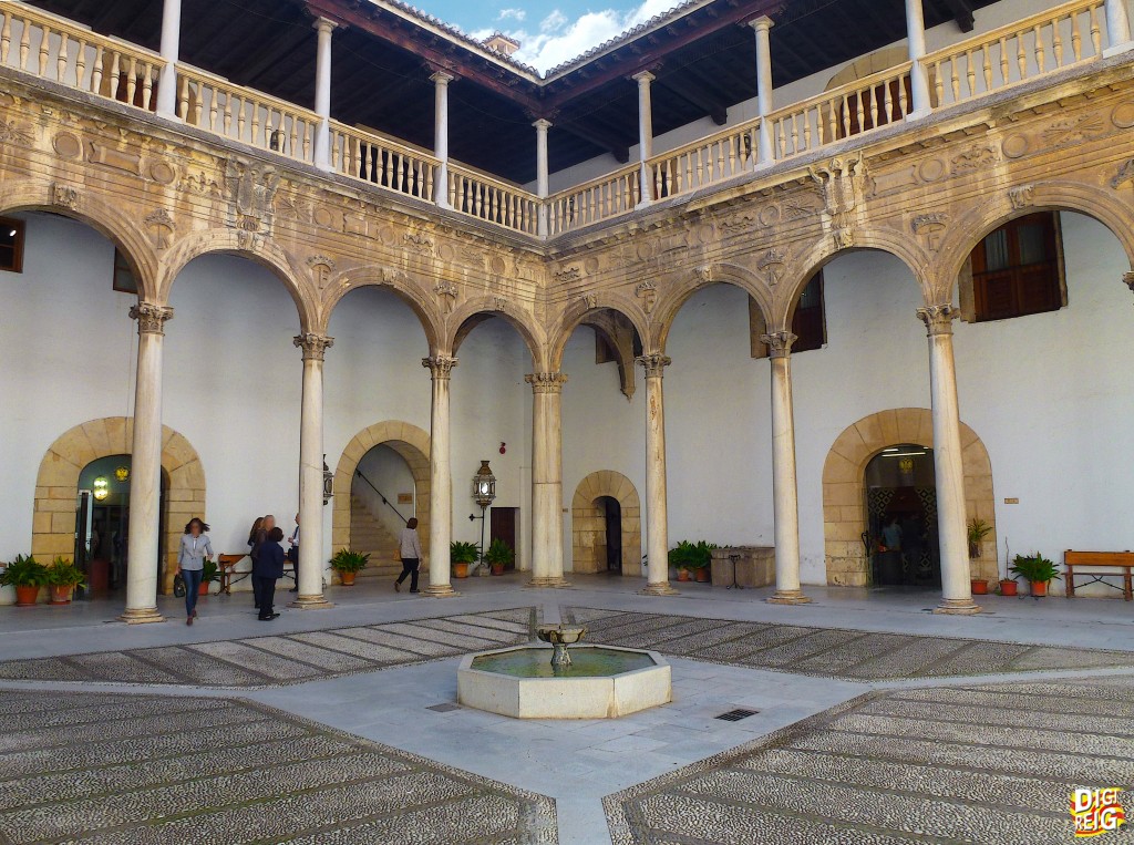 Foto: Patio de los Inocentes en Antiguo Hospital Real. - Granada (Andalucía), España