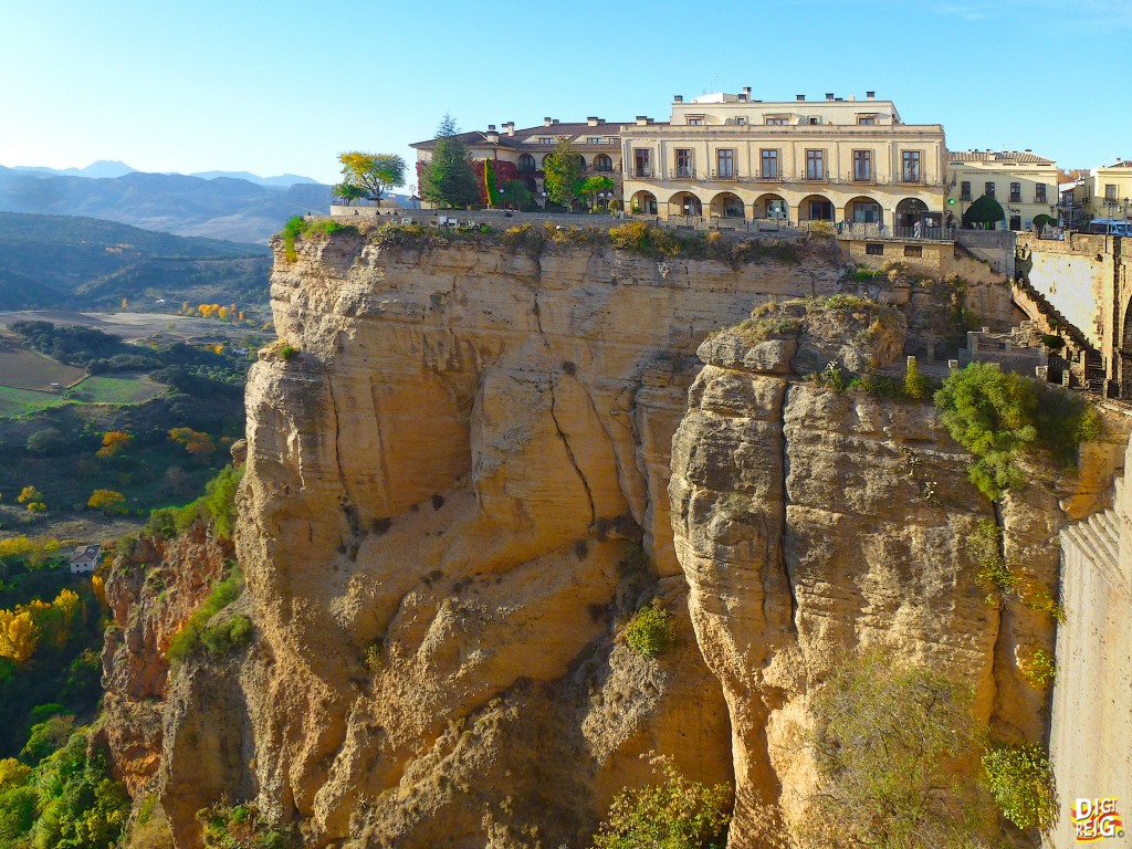 Foto: El Parador de Ronda desde el Puente Nuevo. - Ronda (Málaga), España